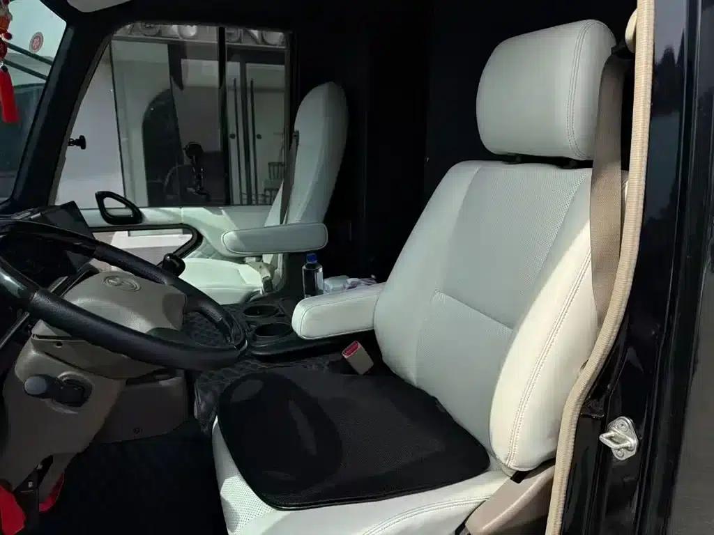 2020 Toyota Coaster 4.0L Manual — миниатюра 16