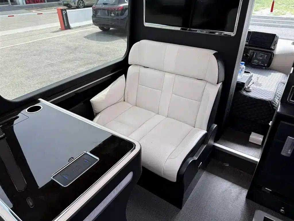 2020 Toyota Coaster 4.0L Manual — миниатюра 19