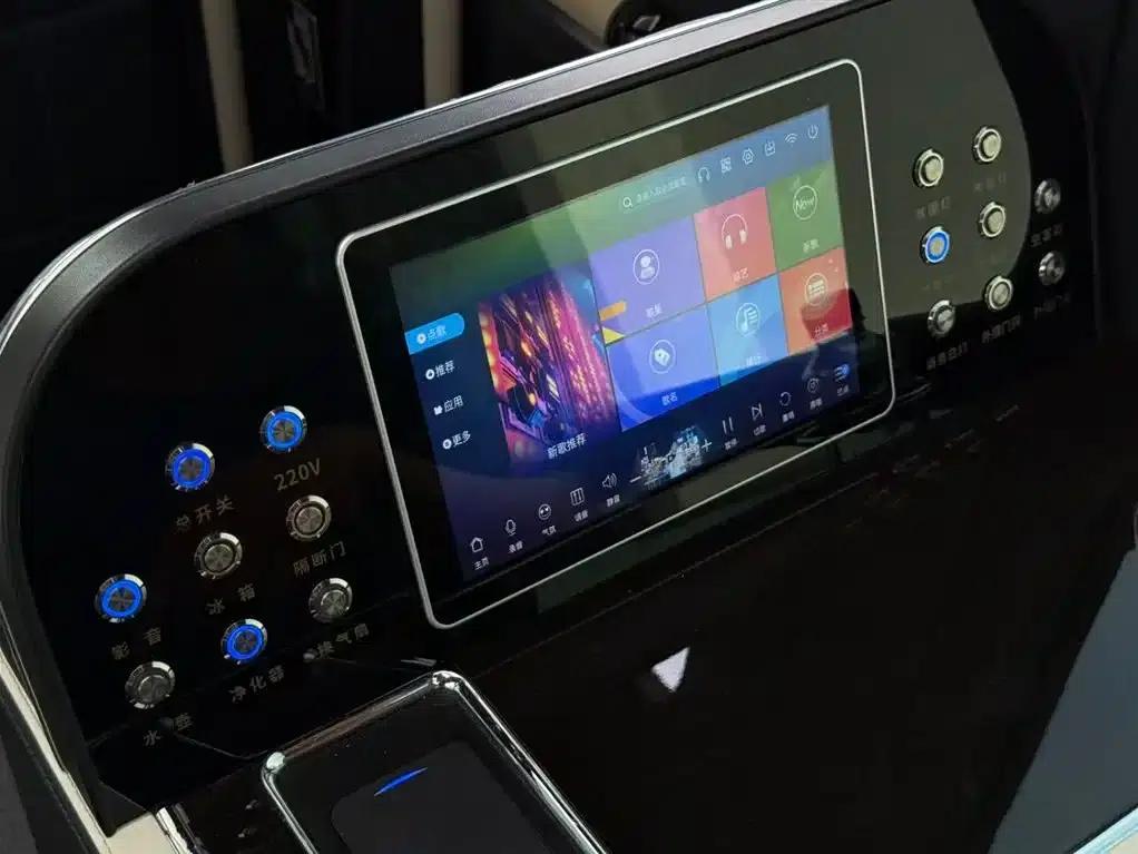 2020 Toyota Coaster 4.0L Manual — миниатюра 30