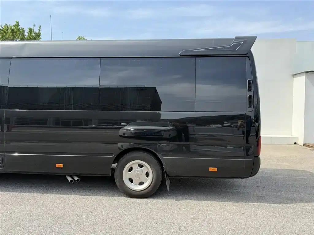 2020 Toyota Coaster 4.0L Manual — миниатюра 4