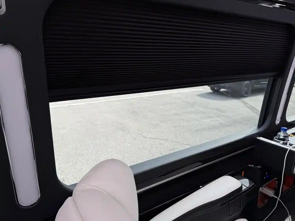 2020 Toyota Coaster 4.0L Manual — миниатюра 32