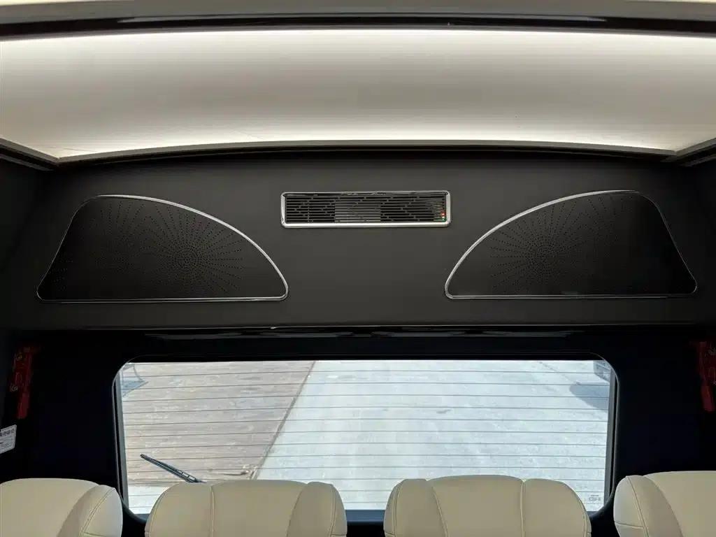 2020 Toyota Coaster 4.0L Manual — миниатюра 39