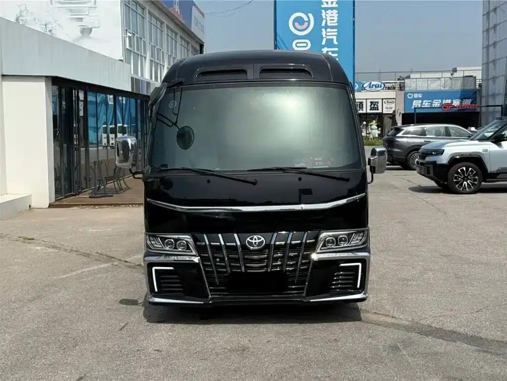 2020 Toyota Coaster 4.0L Manual — миниатюра 5