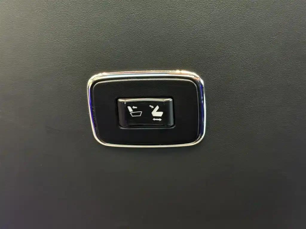 2020 Toyota Coaster 4.0L Manual — миниатюра 42