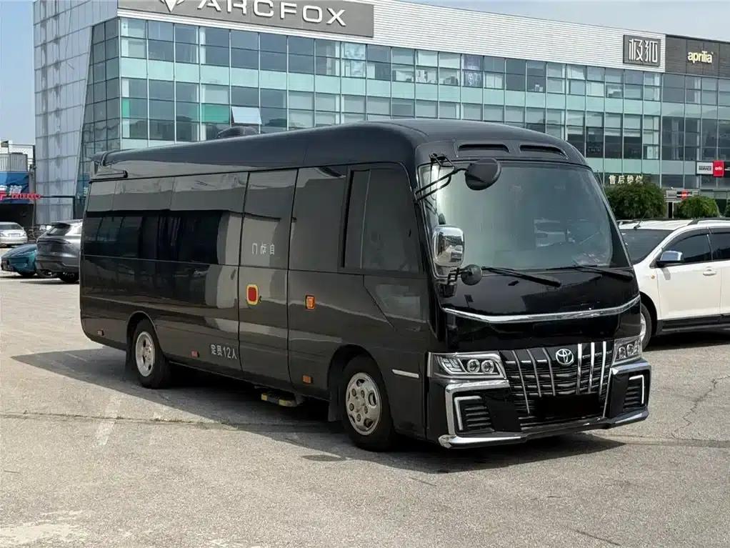 2020 Toyota Coaster 4.0L Manual — миниатюра 6