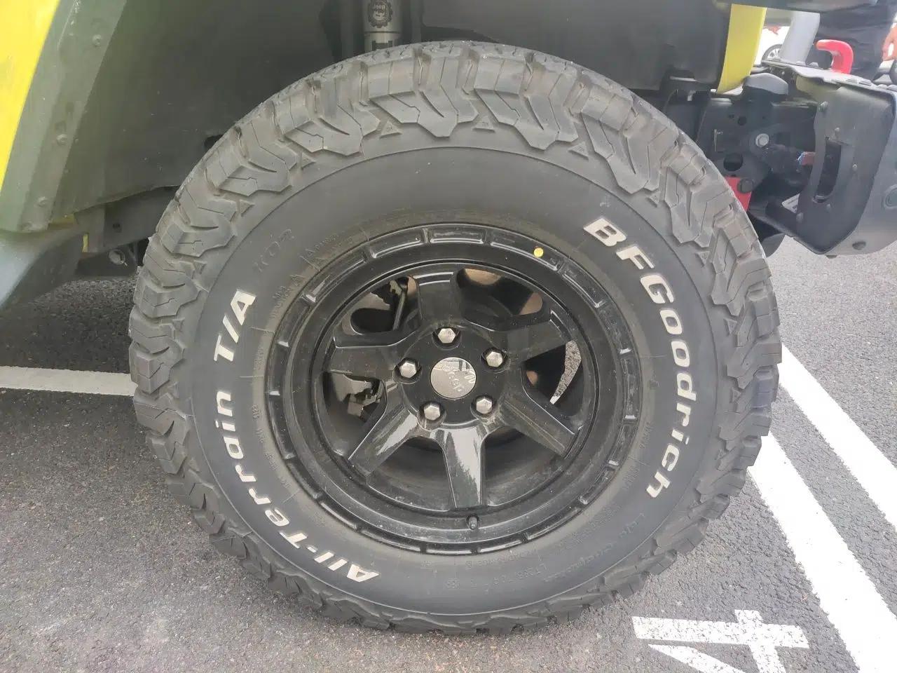 Jeep Wrangler New Energy 2022 Four-Door 2.0T 4xe Sahara Fluorescent Yellow Limited Edition — миниатюра 8