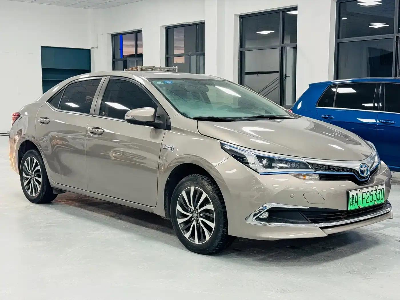 Corolla Hybrid E+ 2019 1.8L E-CVT Leading Edition — миниатюра 3