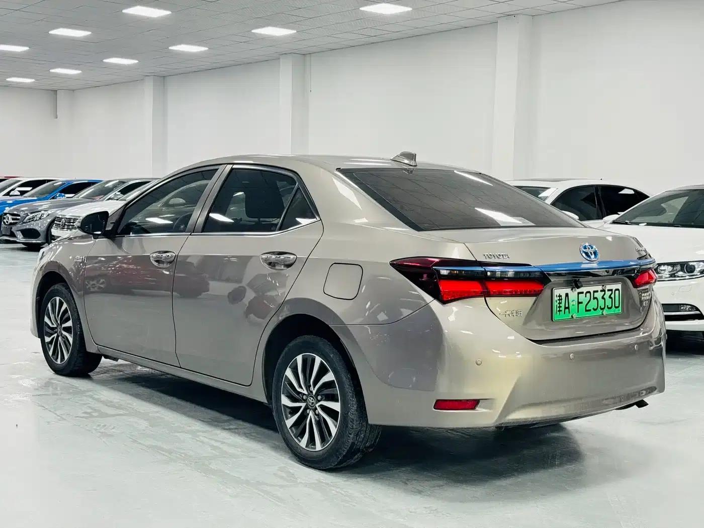 Corolla Hybrid E+ 2019 1.8L E-CVT Leading Edition — миниатюра 7