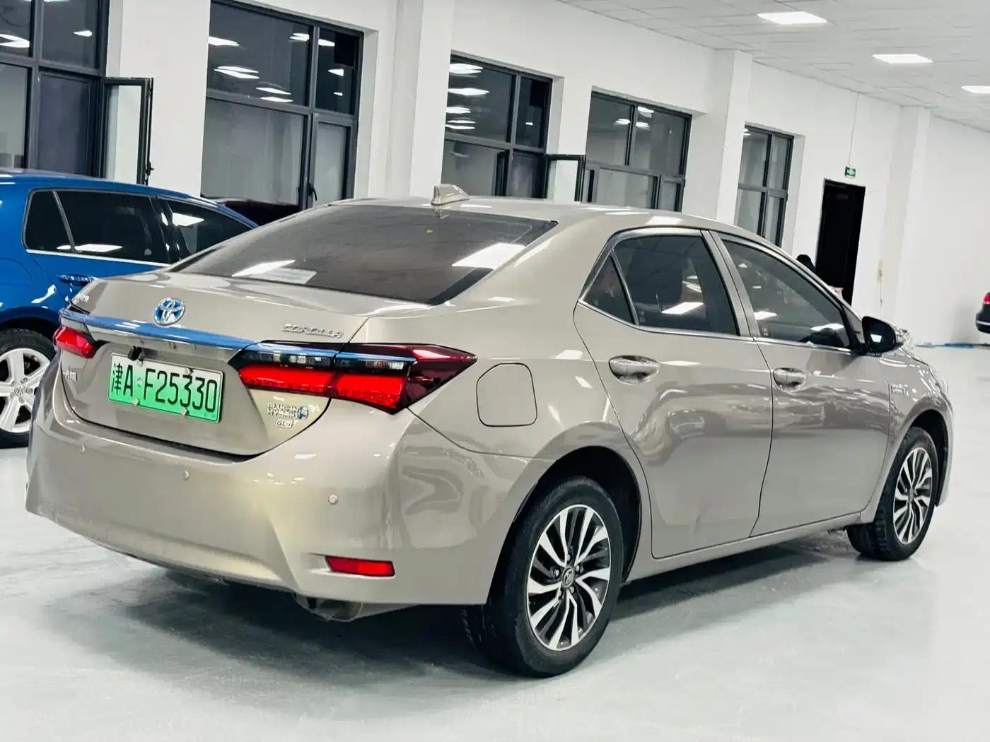Corolla Hybrid E+ 2019 1.8L E-CVT Leading Edition — миниатюра 9