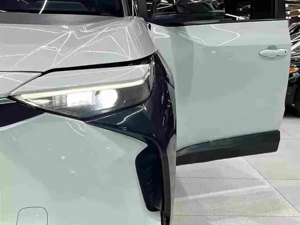 FAW Toyota bZ4X 2022 Two-Wheel Drive Long Range JOY Edition — миниатюра 17