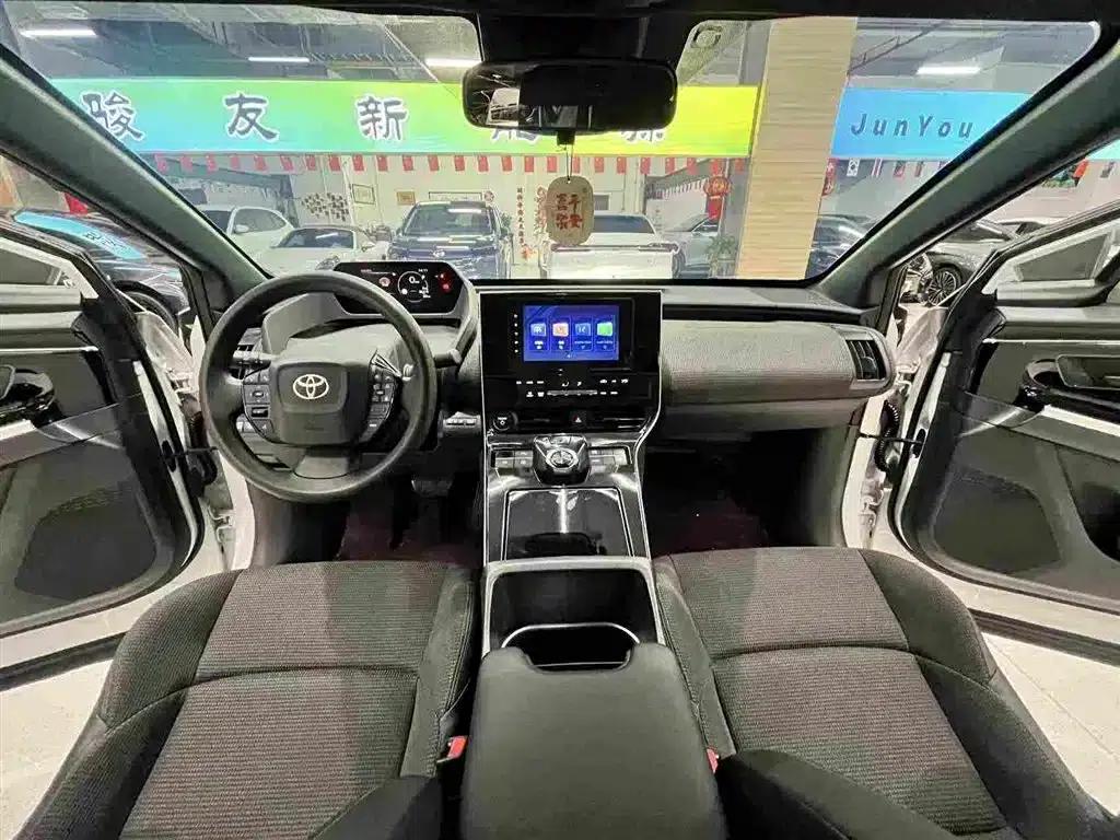 FAW Toyota bZ4X 2022 Two-Wheel Drive Long Range JOY Edition — миниатюра 25