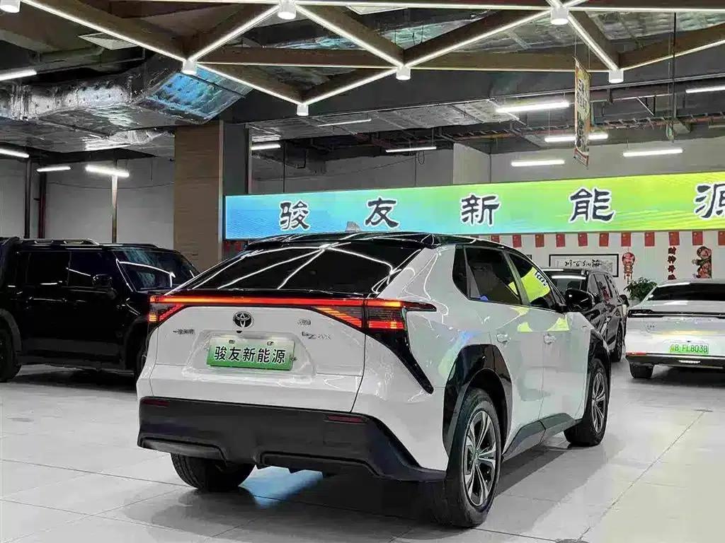 FAW Toyota bZ4X 2022 Two-Wheel Drive Long Range JOY Edition — миниатюра 5