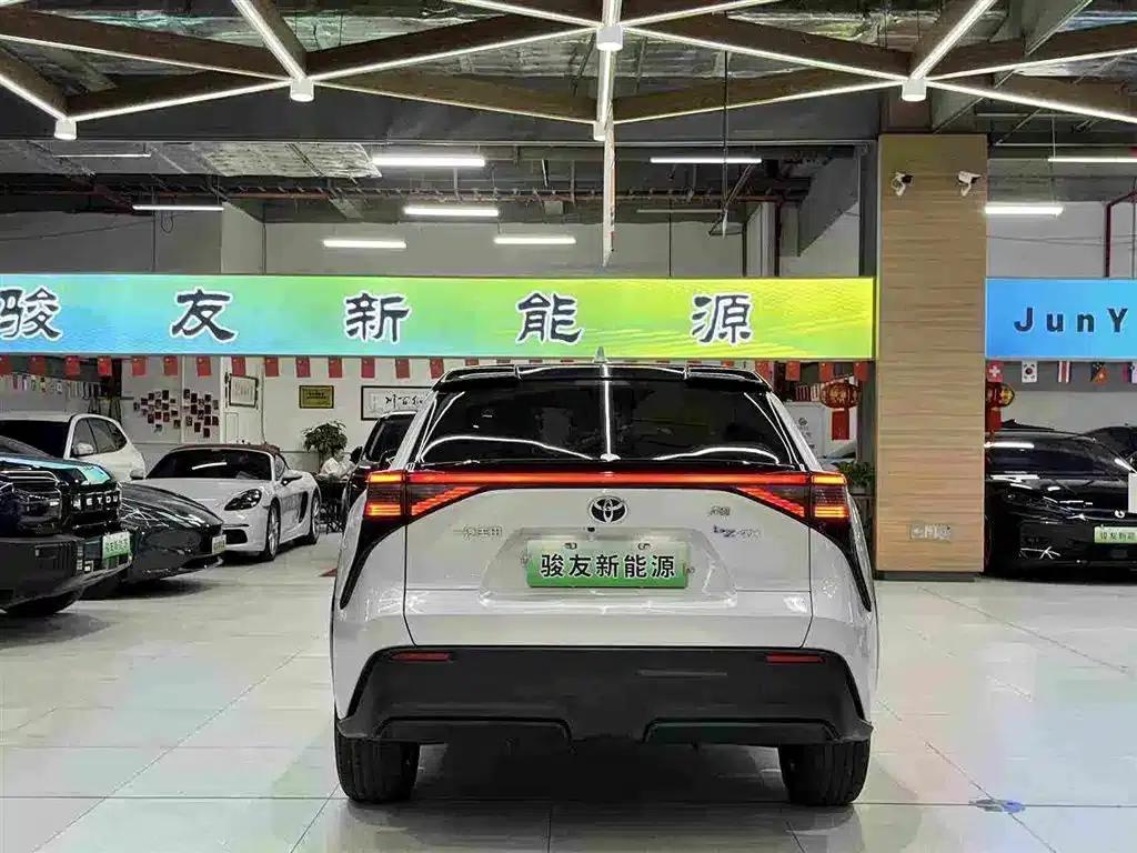 FAW Toyota bZ4X 2022 Two-Wheel Drive Long Range JOY Edition — миниатюра 6