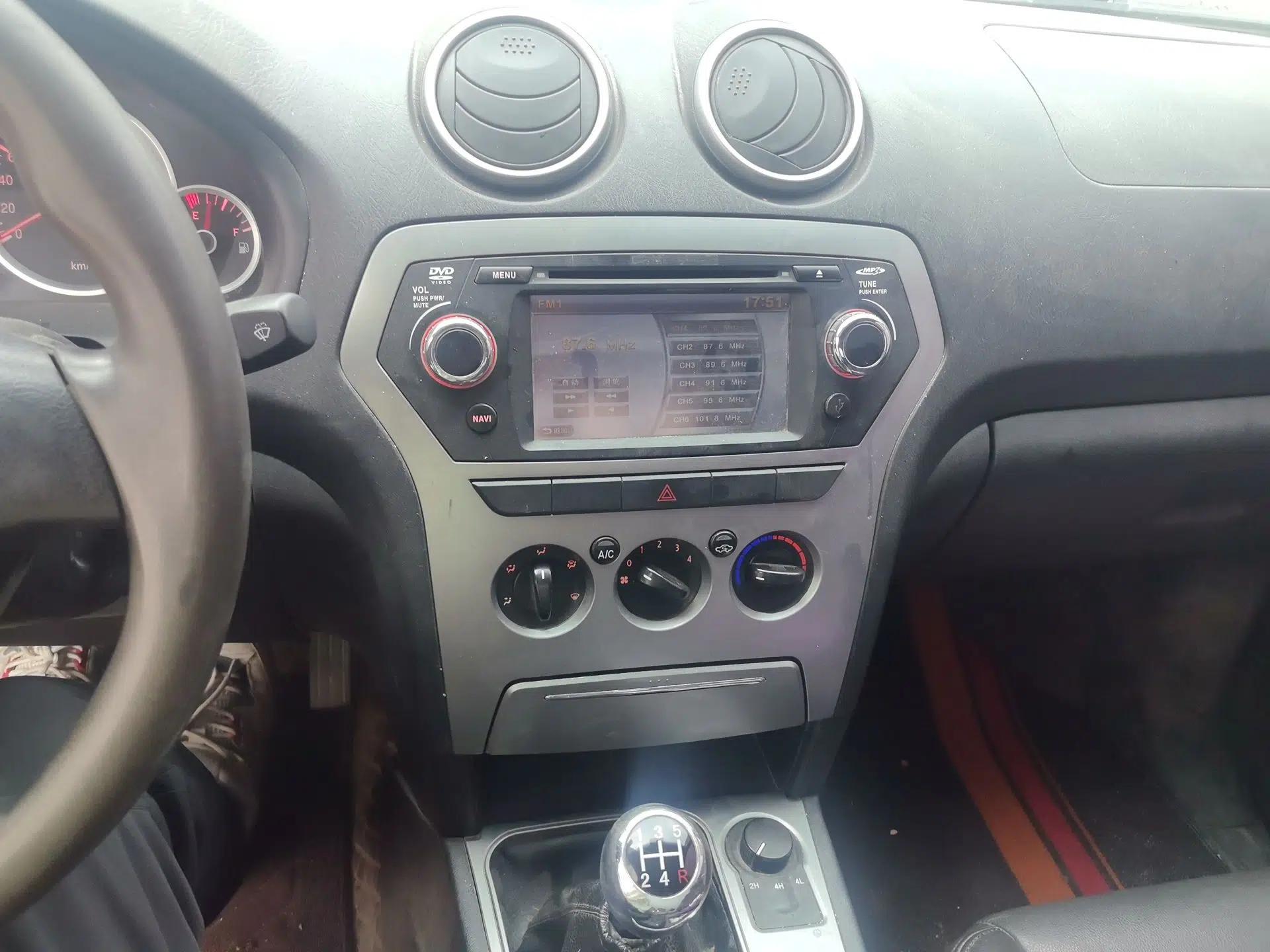 JMC Yuhu 7 2016 2.4L Four-Wheel Drive Luxury Version 4G69 — миниатюра 13