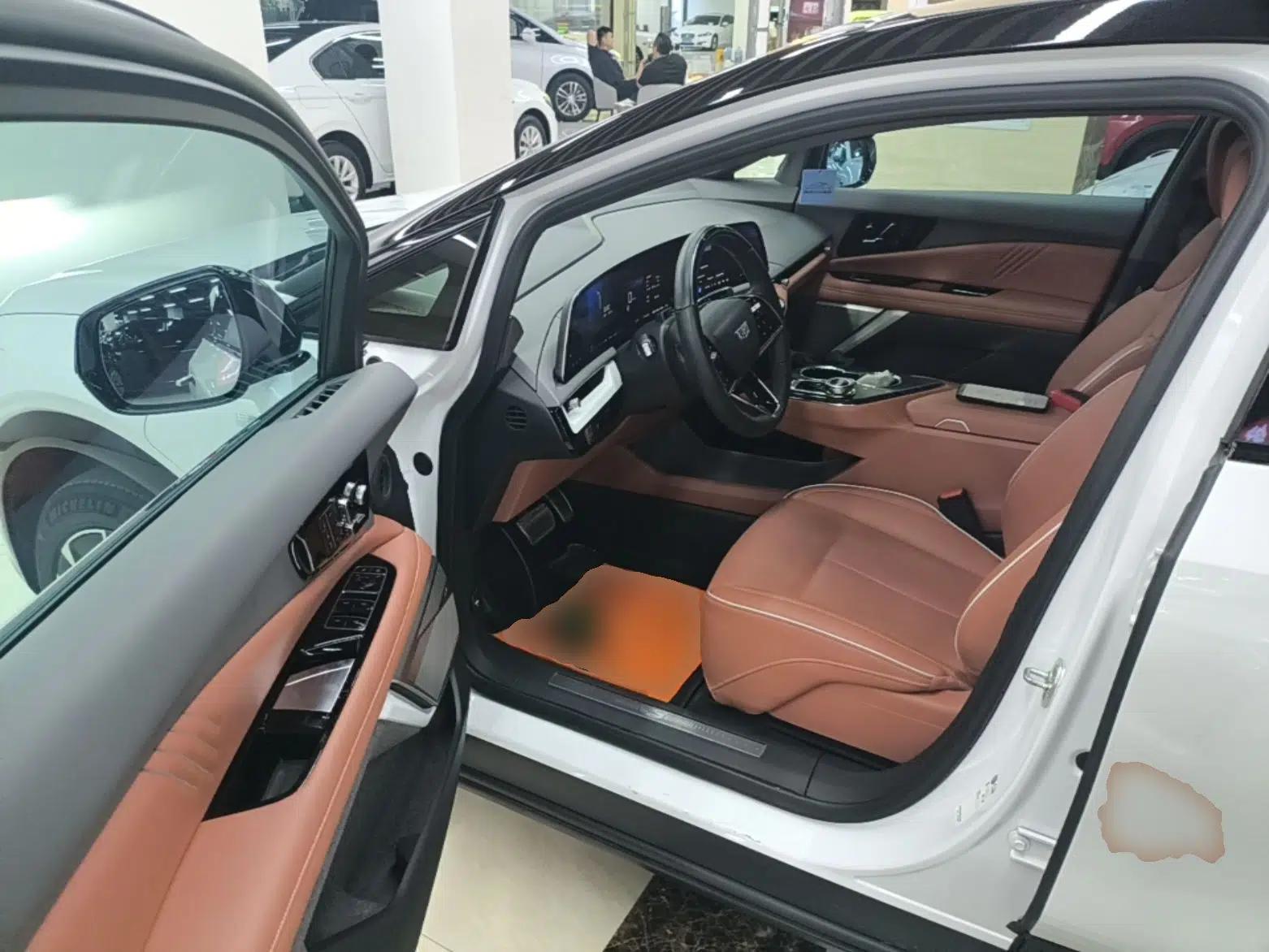 Cadillac OPTIQ 2024 Four-Wheel Drive Long-Range Version — миниатюра 18