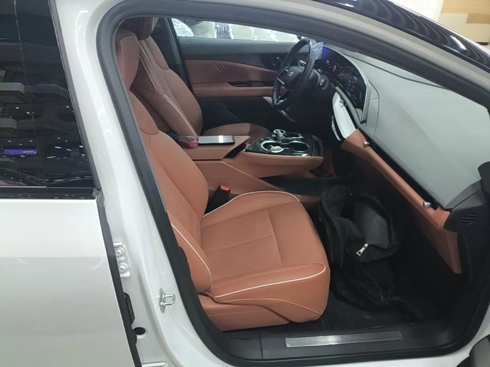 Cadillac OPTIQ 2024 Four-Wheel Drive Long-Range Version — миниатюра 19