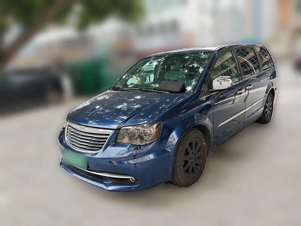 Chrysler Grand Voyager 2013 3.6L Luxury Edition — миниатюра 1