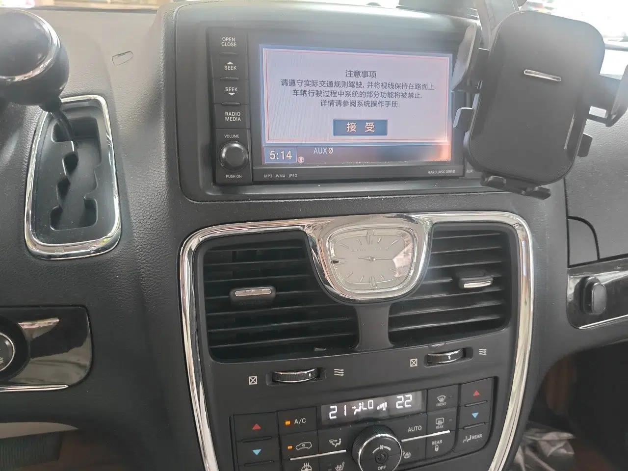 Chrysler Grand Voyager 2013 3.6L Luxury Edition — миниатюра 13