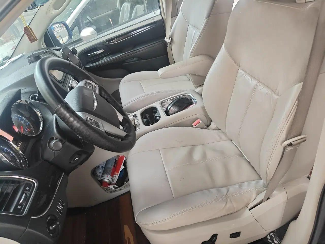 Chrysler Grand Voyager 2013 3.6L Luxury Edition — миниатюра 15