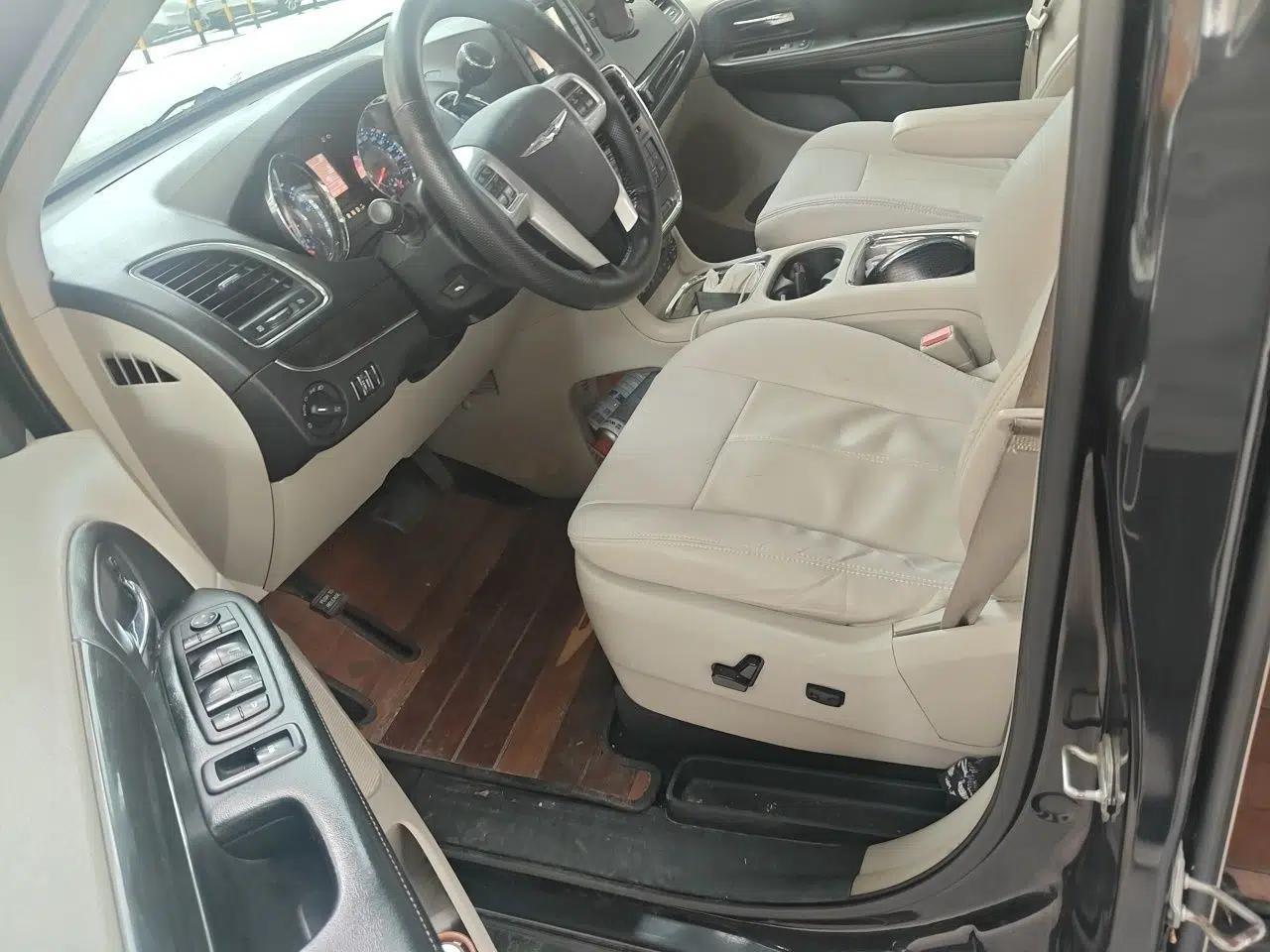 Chrysler Grand Voyager 2013 3.6L Luxury Edition — миниатюра 16