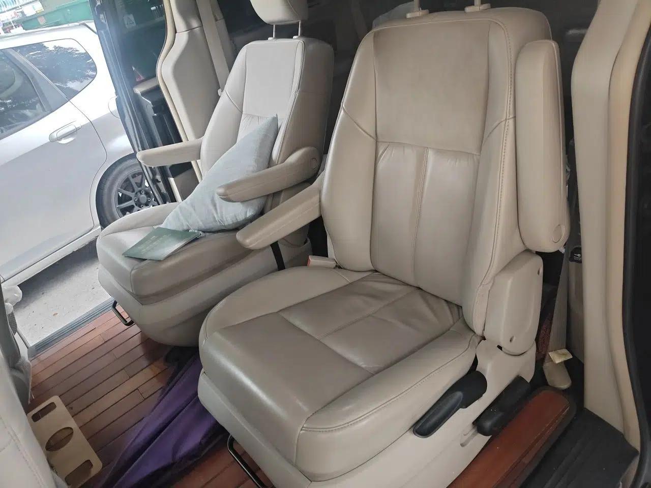 Chrysler Grand Voyager 2013 3.6L Luxury Edition — миниатюра 17
