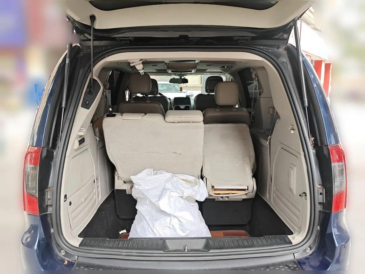 Chrysler Grand Voyager 2013 3.6L Luxury Edition — миниатюра 19