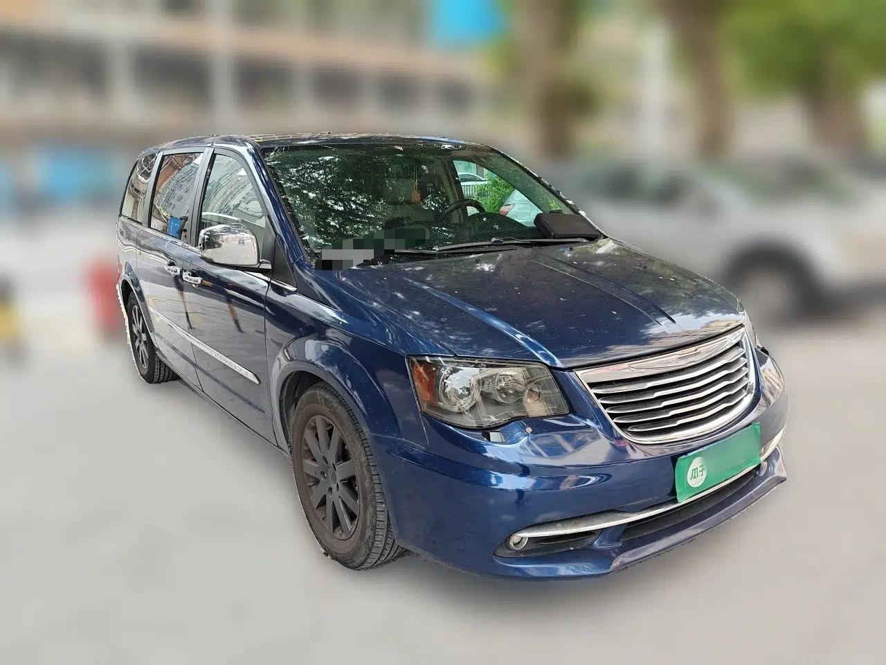 Chrysler Grand Voyager 2013 3.6L Luxury Edition — миниатюра 3