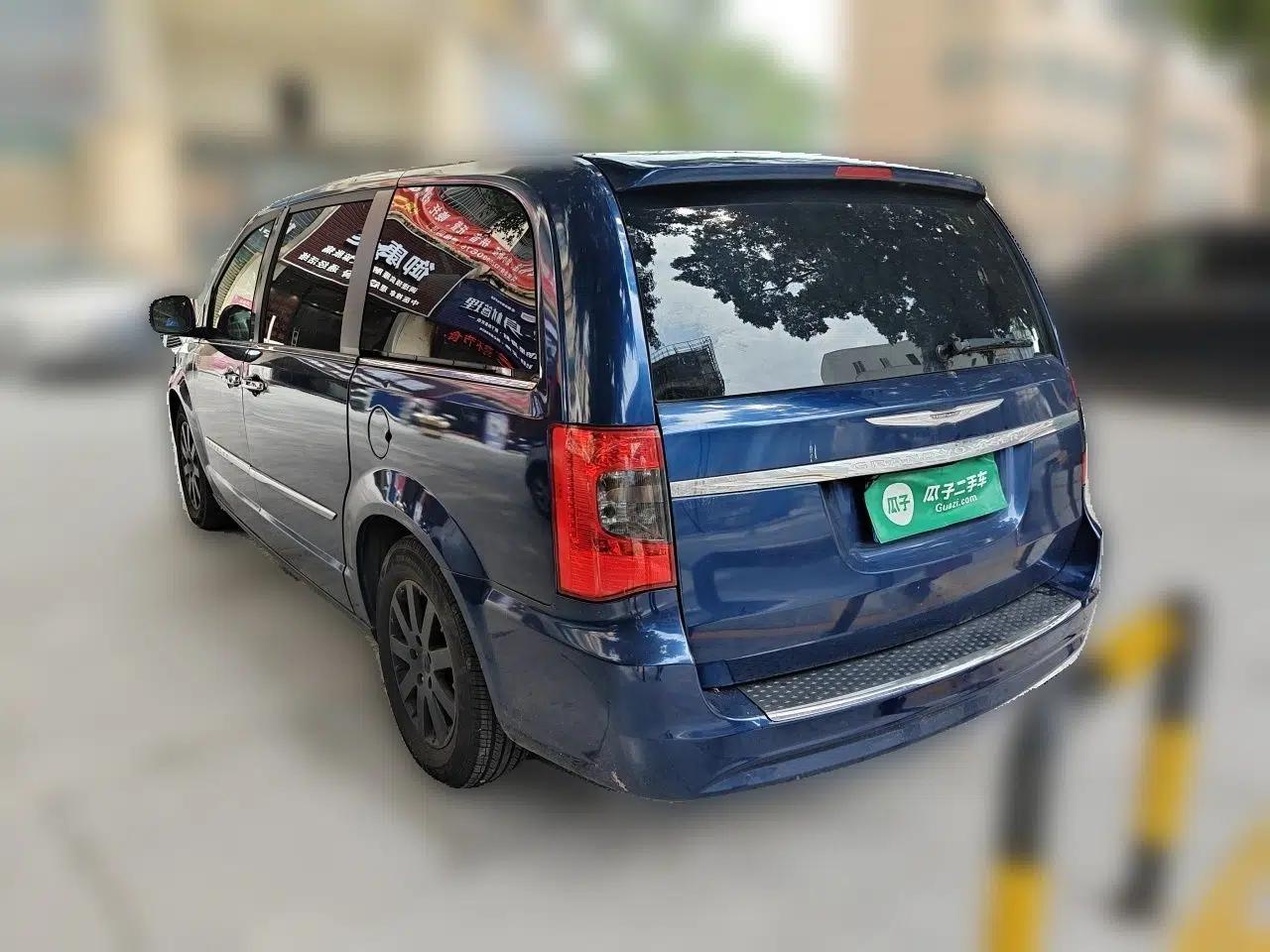 Chrysler Grand Voyager 2013 3.6L Luxury Edition — миниатюра 4