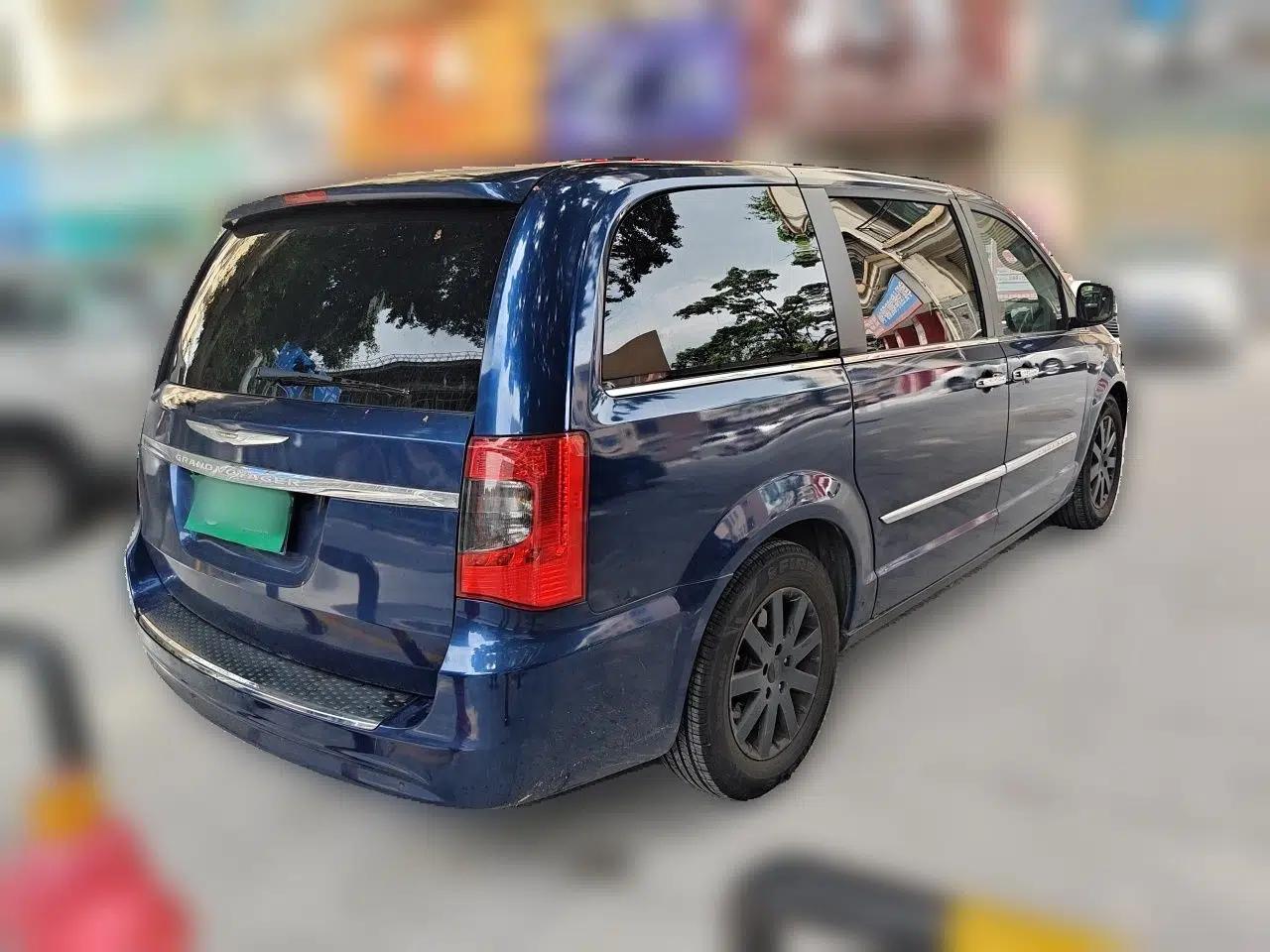 Chrysler Grand Voyager 2013 3.6L Luxury Edition — миниатюра 6