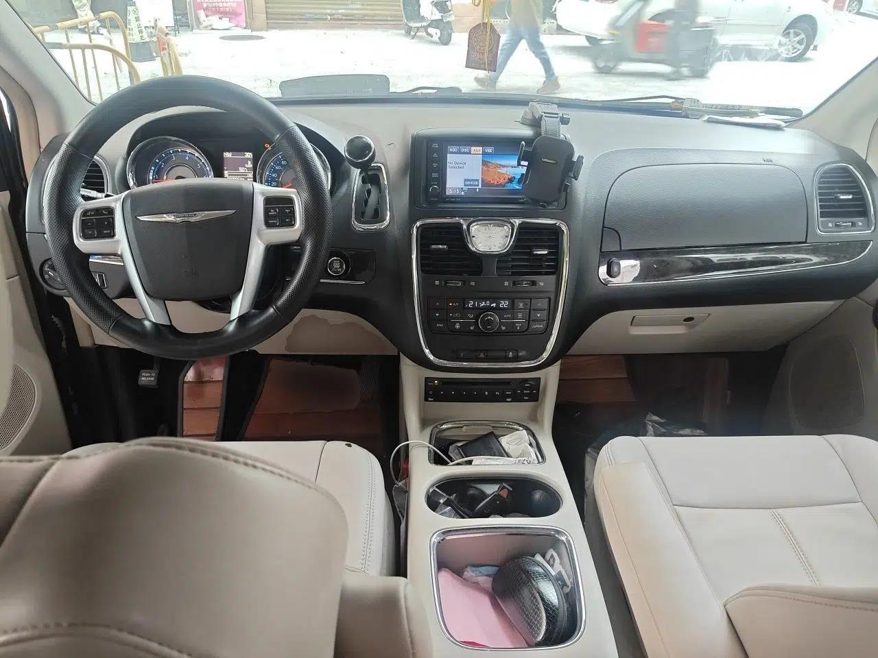 Chrysler Grand Voyager 2013 3.6L Luxury Edition — миниатюра 9