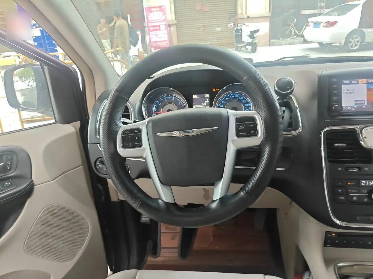 Chrysler Grand Voyager 2013 3.6L Luxury Edition — миниатюра 10