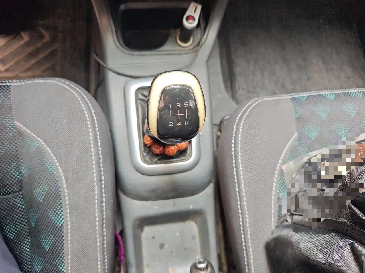 Suzuki Liana A6 2014 Hatchback 1.4L Manual Enjoyment Model — миниатюра 14