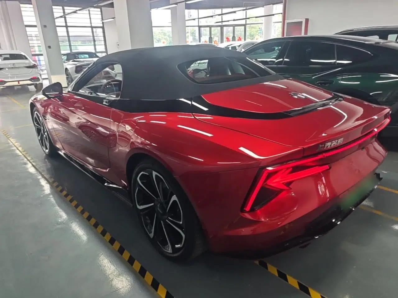 MG Cyberster 2024 520 km Legendary All-Wheel-Drive Version — миниатюра 4