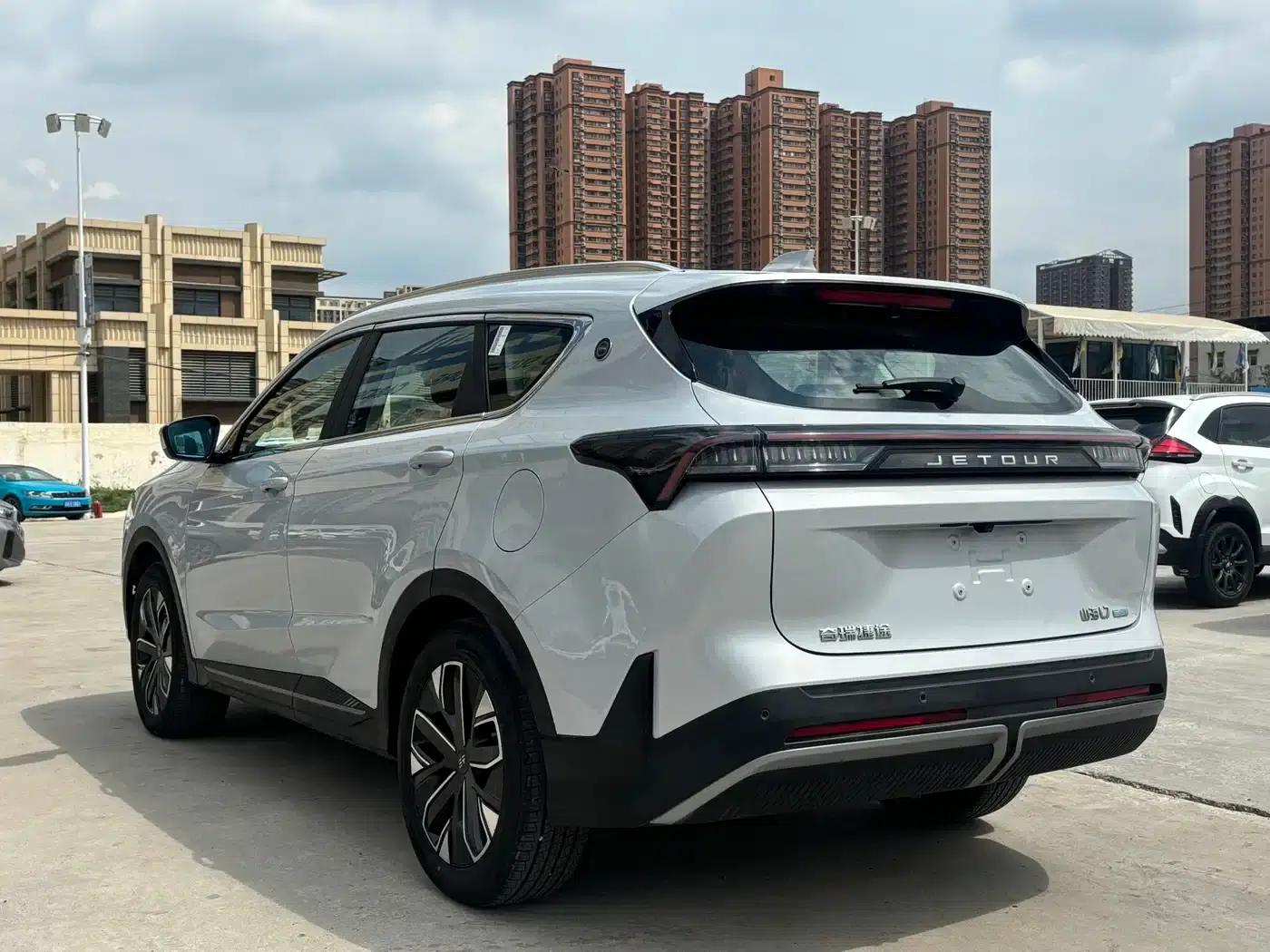 Jetour Mountain & Sea L7 2024 Model 1.5T 120km ULTRA 7-Seater — миниатюра 4