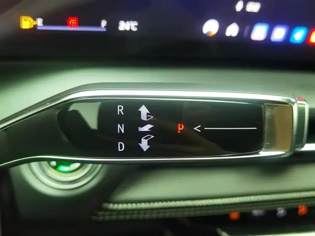 2023 Cadillac GT4 25T Luxury — миниатюра 13