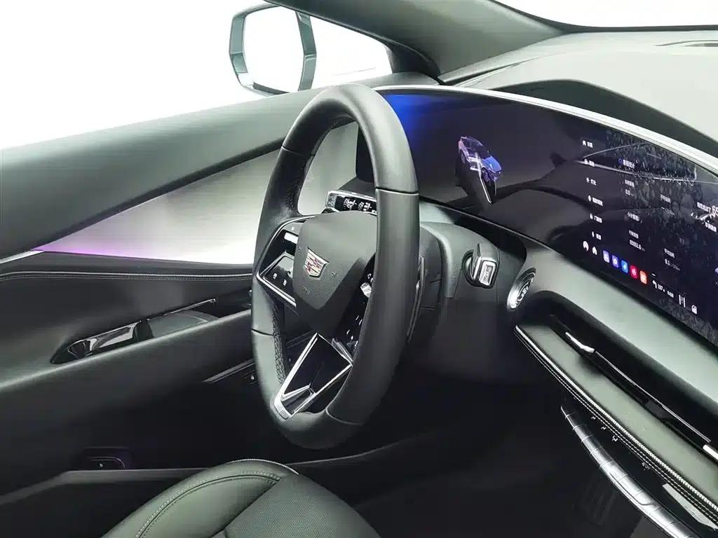 2023 Cadillac GT4 25T Luxury — миниатюра 22