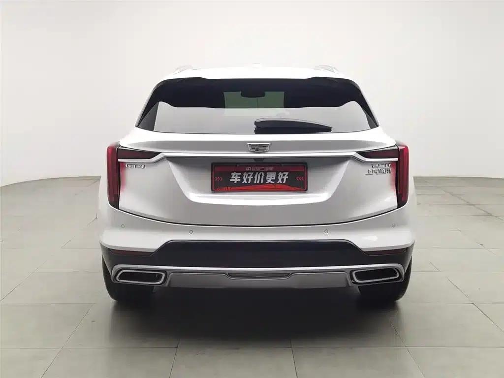 2023 Cadillac GT4 25T Luxury — миниатюра 4
