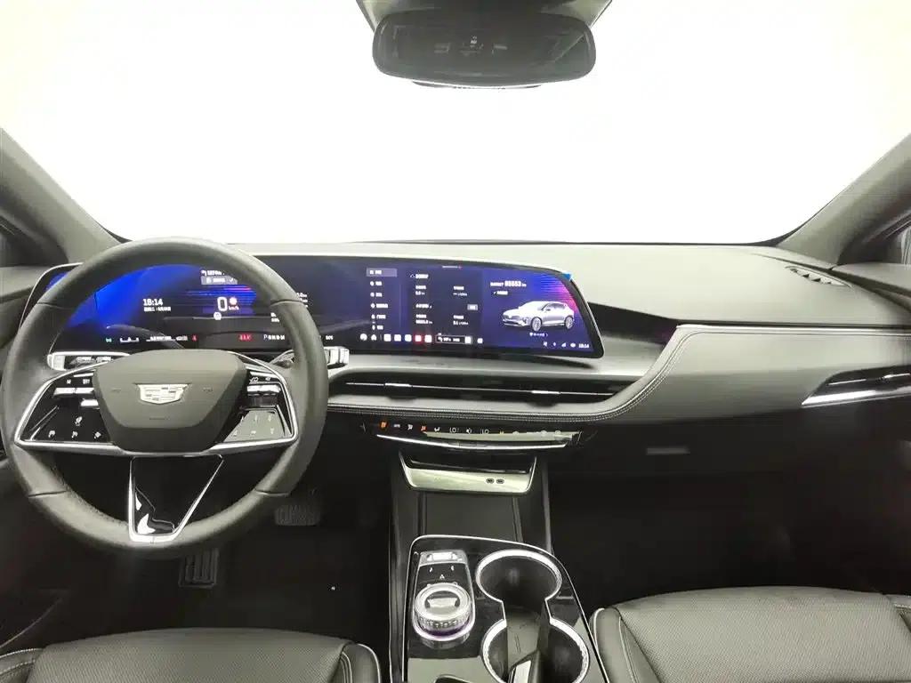 2023 Cadillac GT4 25T Luxury — миниатюра 5