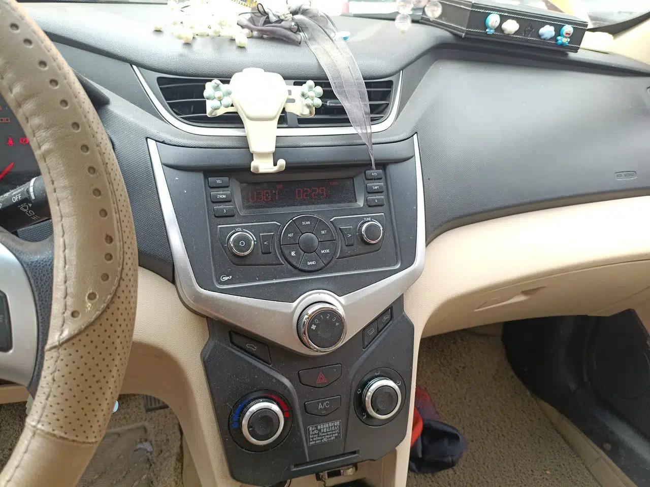 Chery Fengyun 2 2013 Hatchback 1.5L Manual Kuaiyi Edition — миниатюра 13