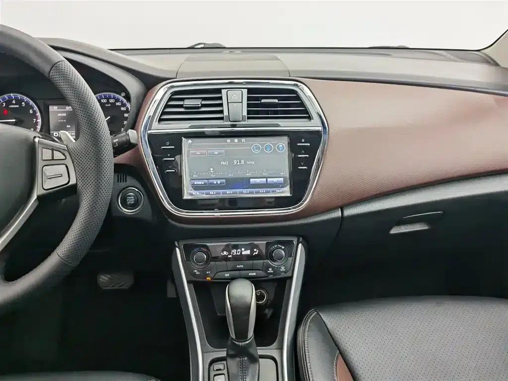 Xiaotu 2017 1.6L CVT 2WD Urban Progressive Edition — миниатюра 12