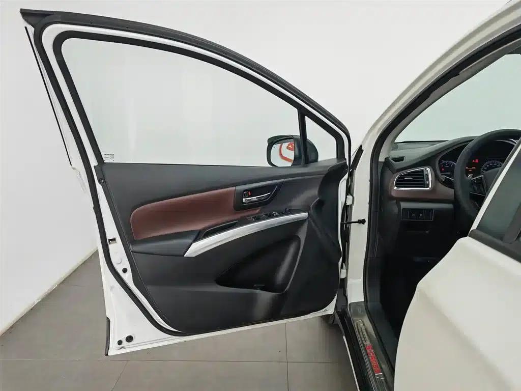 Xiaotu 2017 1.6L CVT 2WD Urban Progressive Edition — миниатюра 8