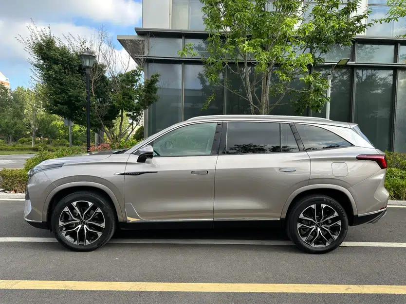 Roewe RX9 2023 2.0T Two-Wheel Drive Enjoyment Version — миниатюра 15