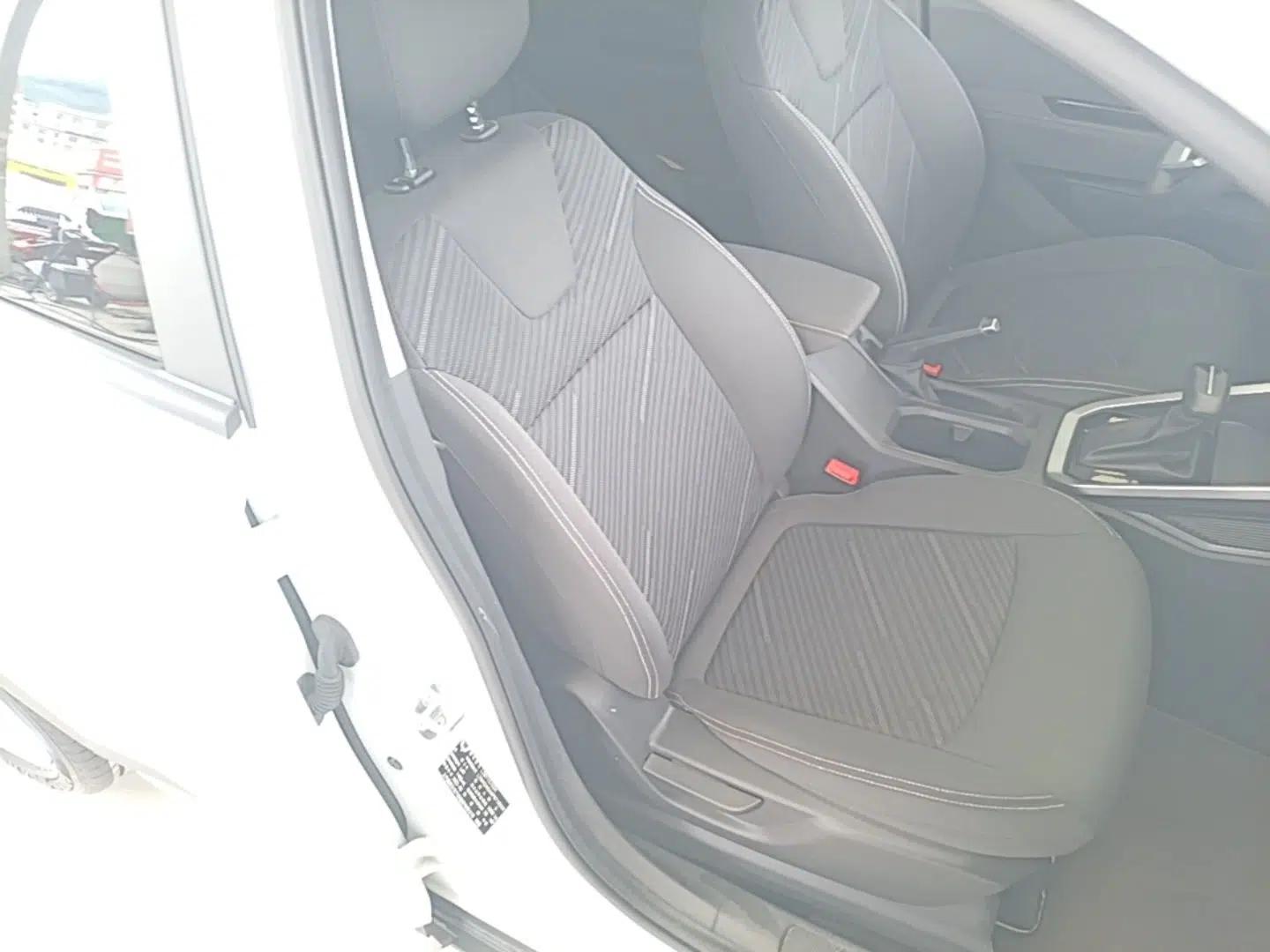 Wuling Alvez 2023 1.5L CVT Comfort Edition — миниатюра 19