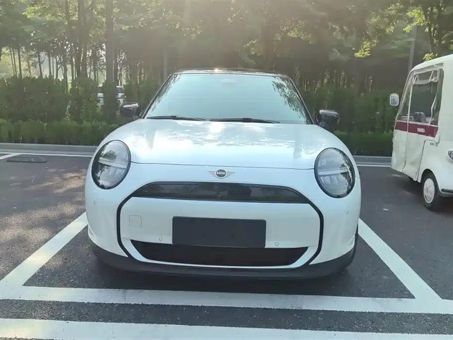 2024 Electric MINI Cooper (456km/h) - Classic Style — миниатюра 2