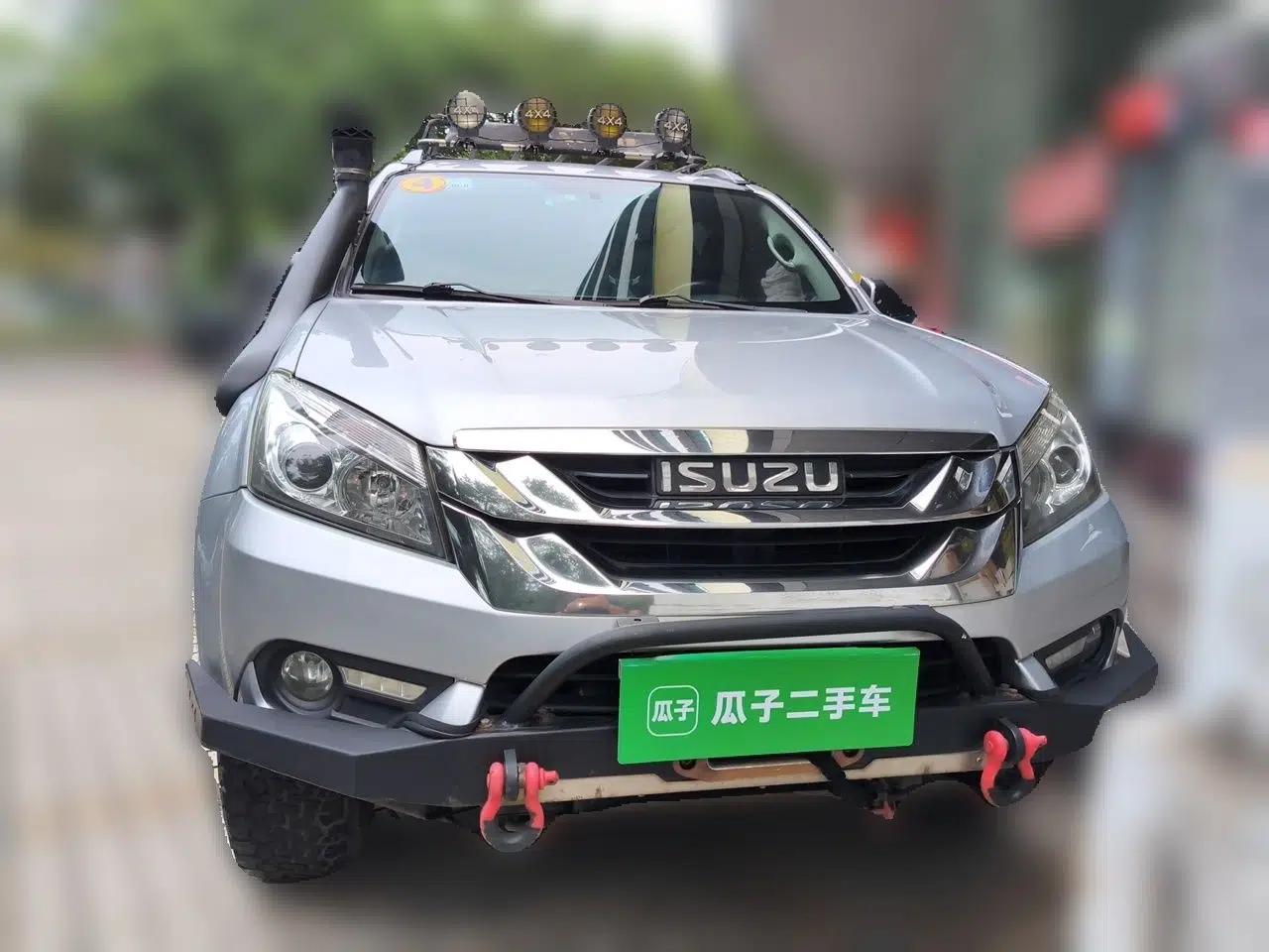 Isuzu mu-X 2015 2.5T Four-Wheel Drive Automatic Luxury 7-Seater — миниатюра 2