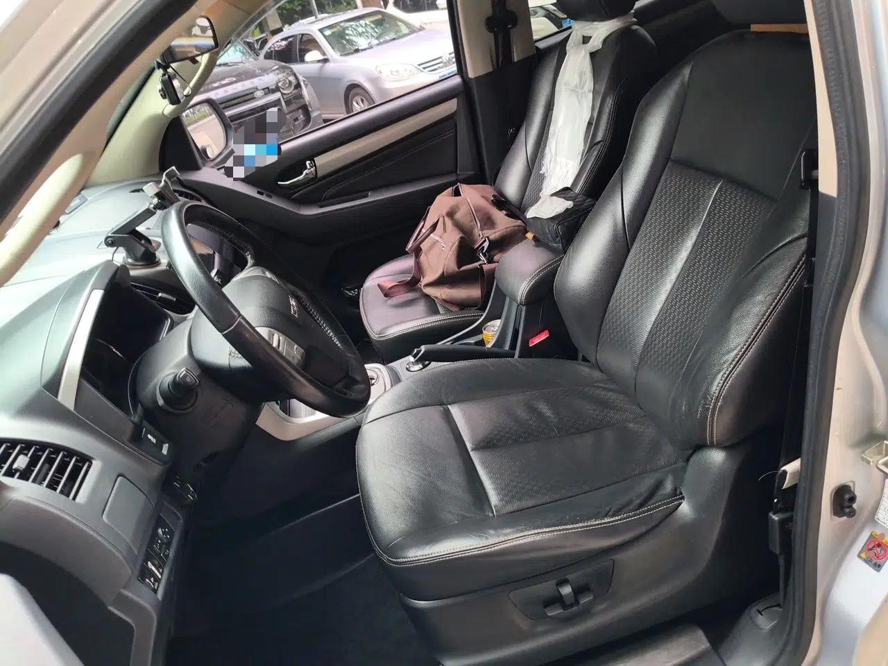 Isuzu mu-X 2015 2.5T Four-Wheel Drive Automatic Luxury 7-Seater — миниатюра 15