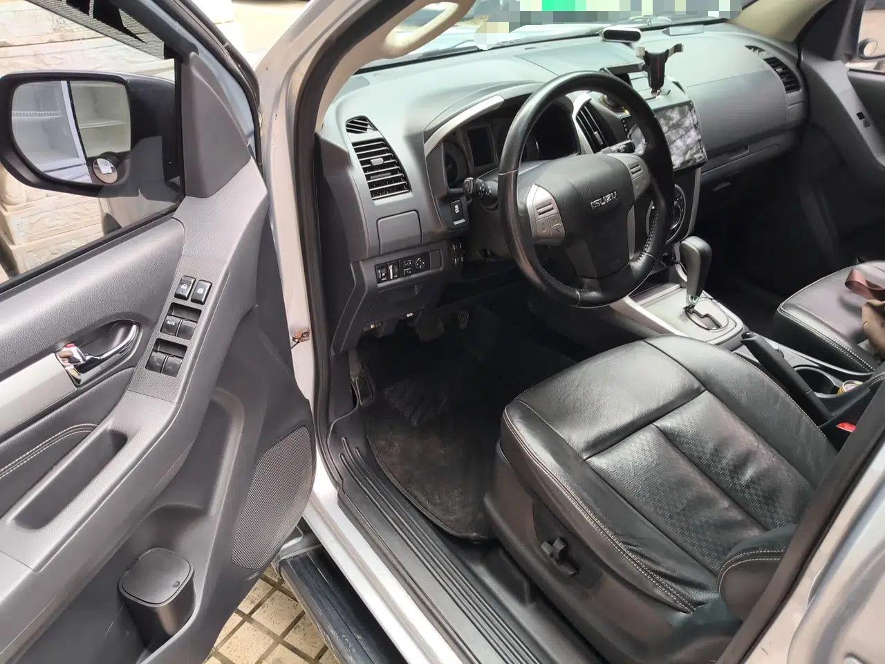 Isuzu mu-X 2015 2.5T Four-Wheel Drive Automatic Luxury 7-Seater — миниатюра 16