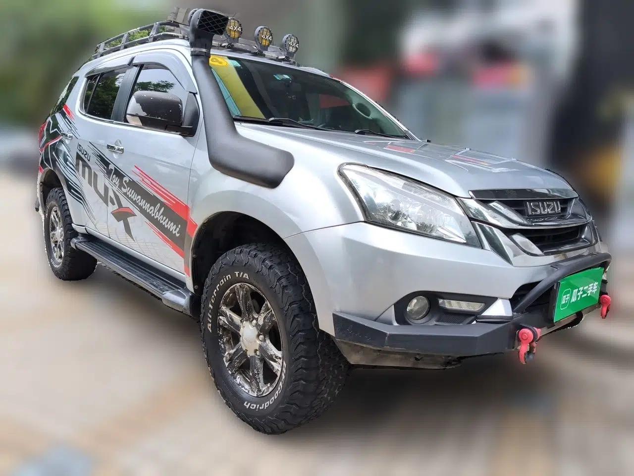 Isuzu mu-X 2015 2.5T Four-Wheel Drive Automatic Luxury 7-Seater — миниатюра 3