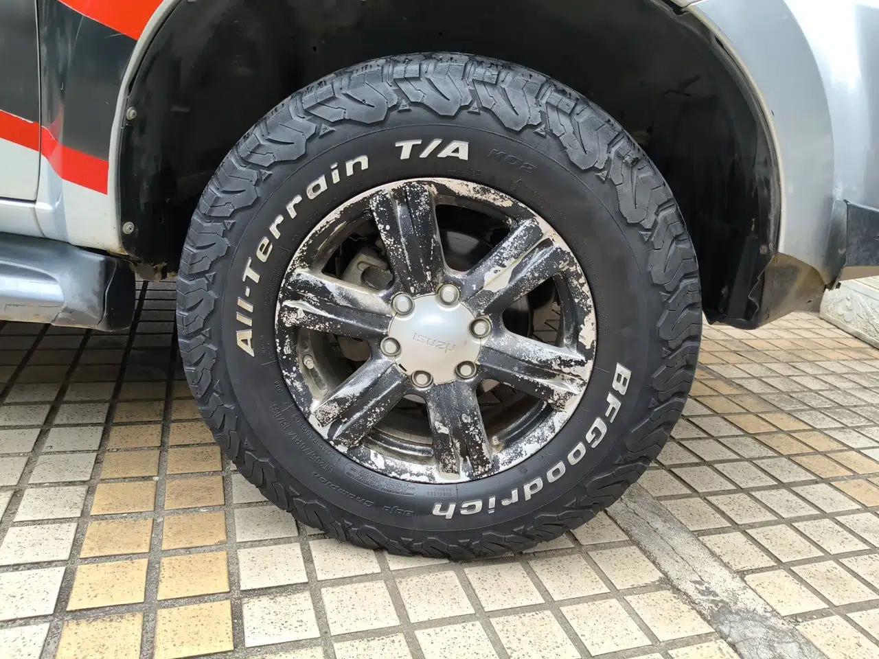 Isuzu mu-X 2015 2.5T Four-Wheel Drive Automatic Luxury 7-Seater — миниатюра 8
