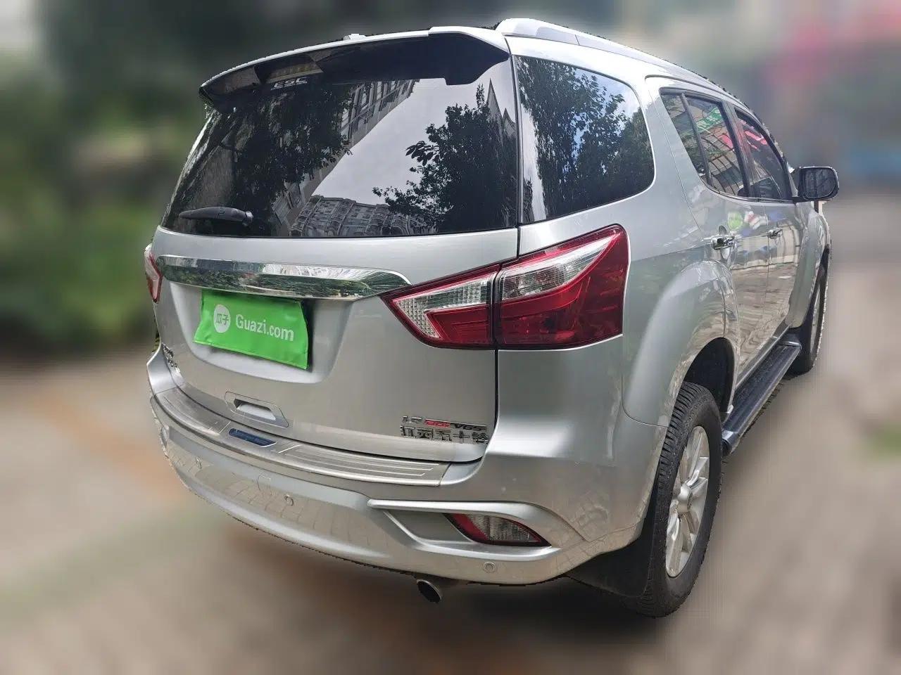 Isuzu mu-X 2018 1.9T Diesel Automatic 2WD Kinetix Edition 5 Seats — миниатюра 6